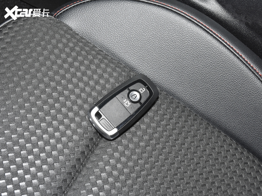 2021˹  EcoBoost 180 ԄST Line