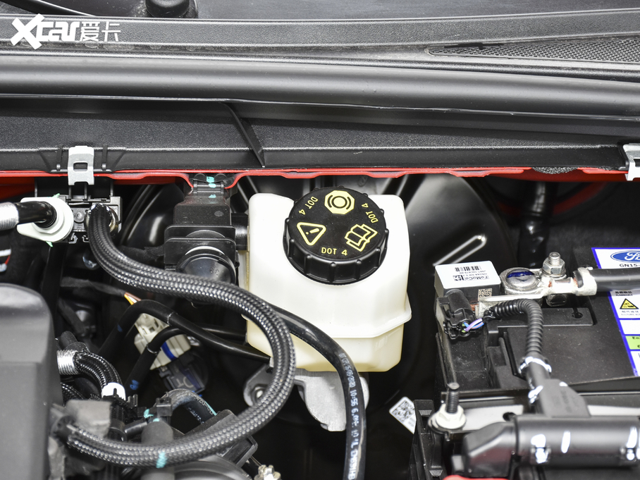 2021˹  EcoBoost 180 ԄST Line