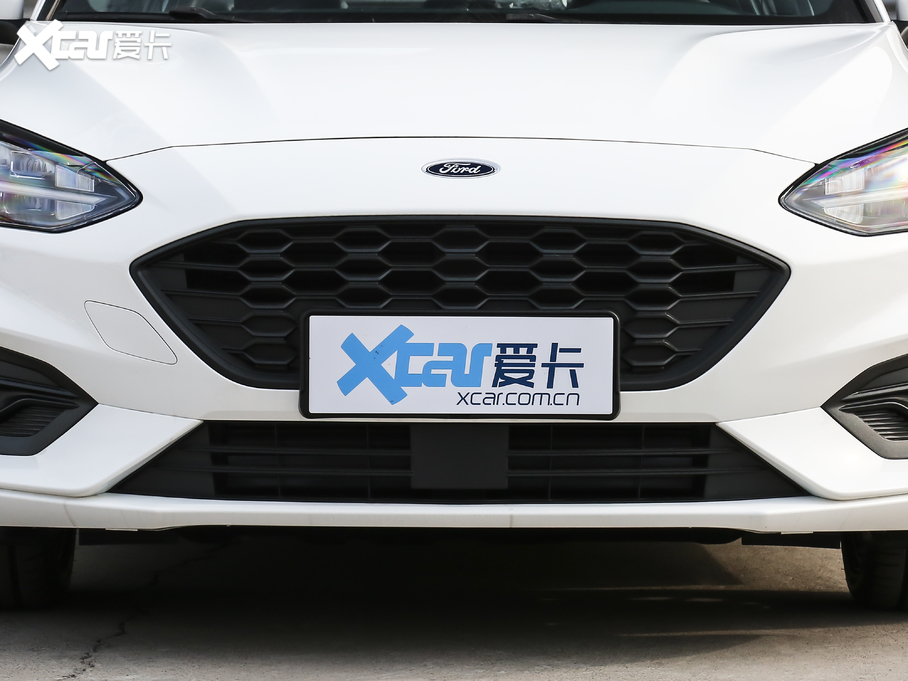 2021˹  EcoBoost 180 ԄST Line