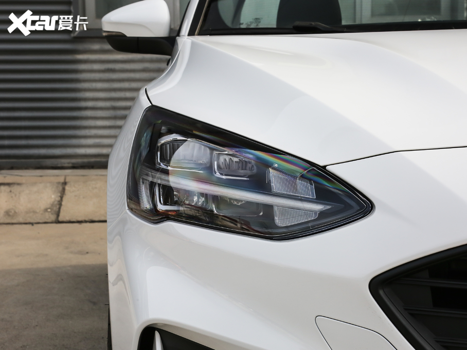 2021˹  EcoBoost 180 ԄST Line