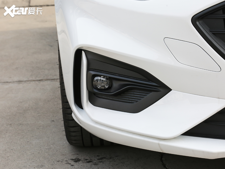 2021˹  EcoBoost 180 ԄST Line