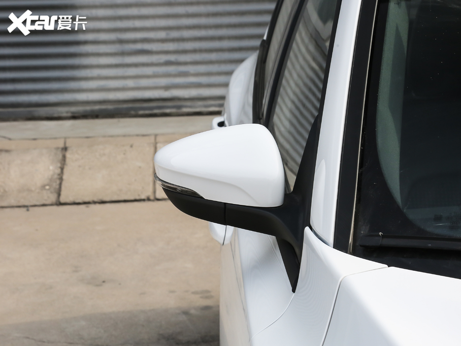 2021˹  EcoBoost 180 ԄST Line