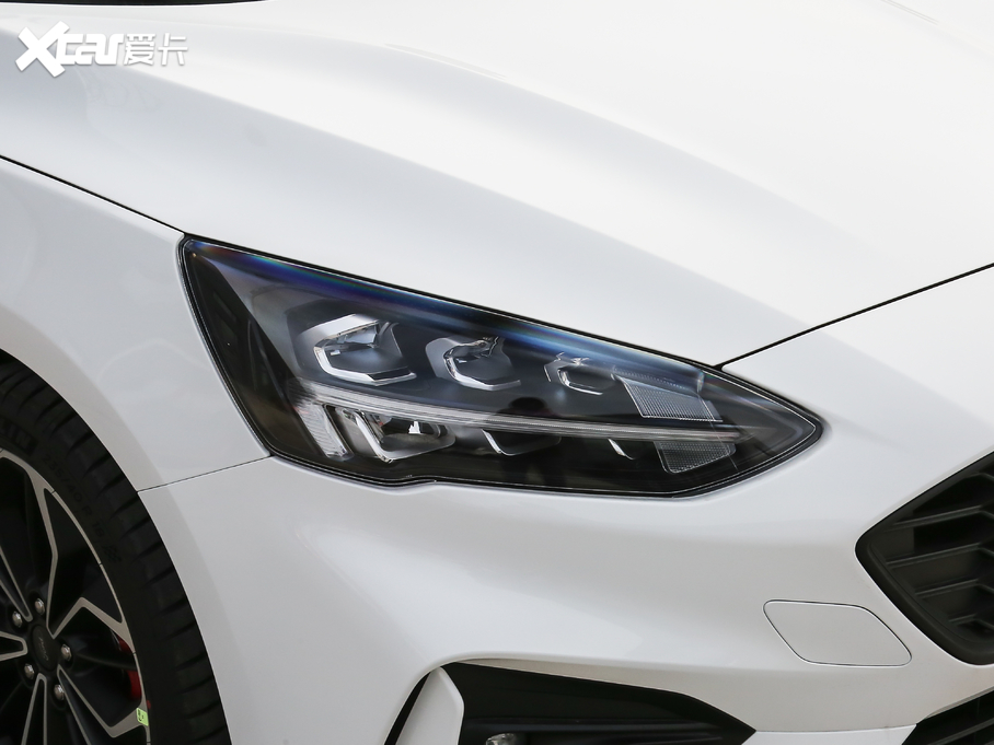 2021˹  EcoBoost 180 ԄST Line