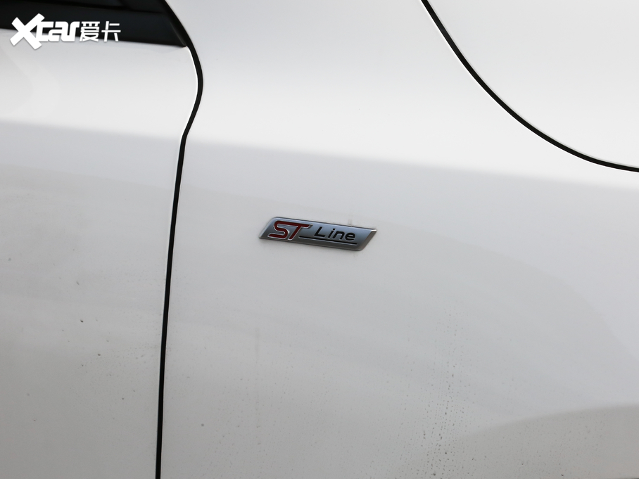 2021˹  EcoBoost 180 ԄST Line