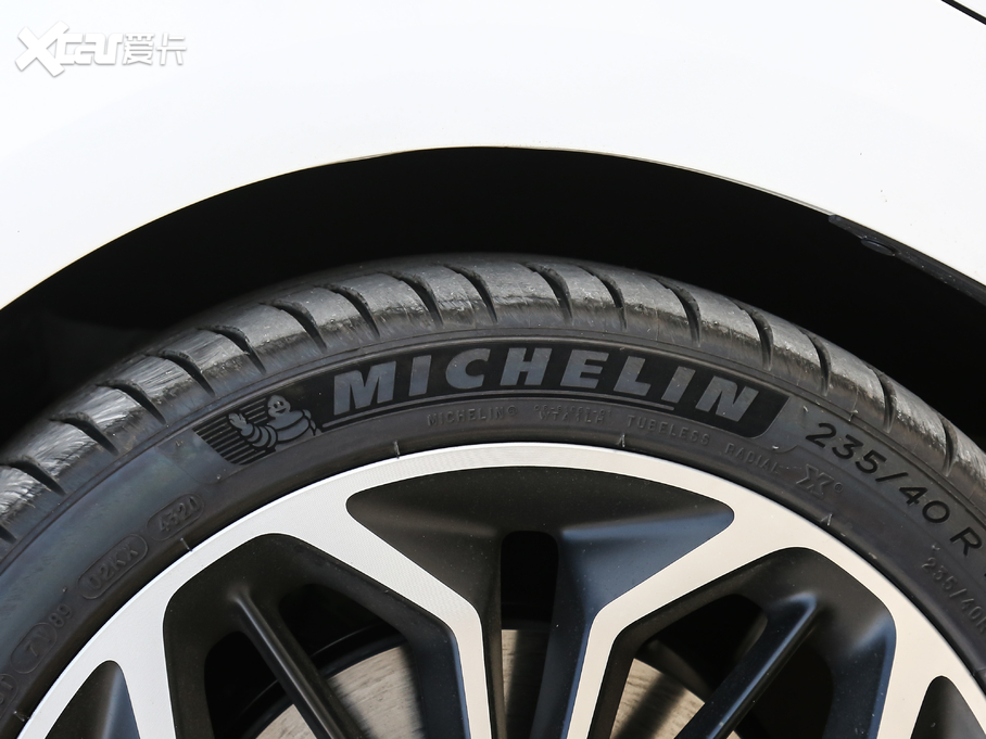 2021˹  EcoBoost 180 ԄST Line