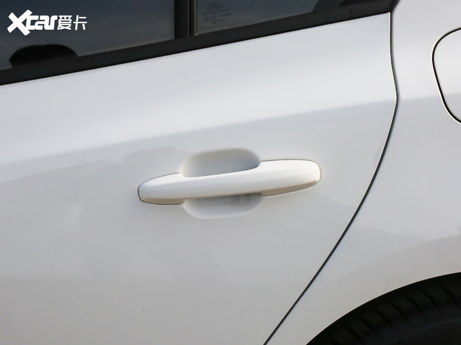 2021˹  EcoBoost 180 ԄST Line