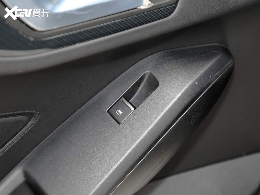 2021˹  EcoBoost 180 ԄST Line