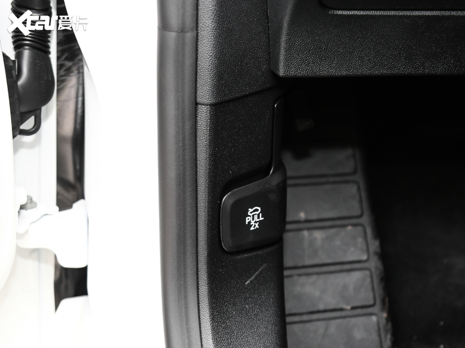 2021˹  EcoBoost 180 ԄST Line