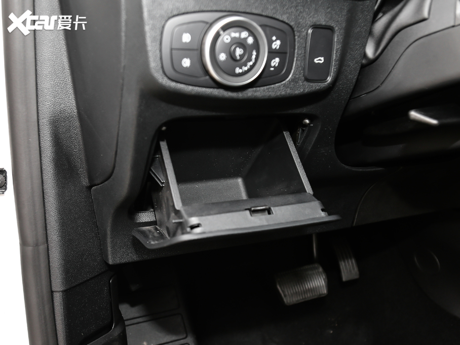 2021˹  EcoBoost 180 ԄST Line