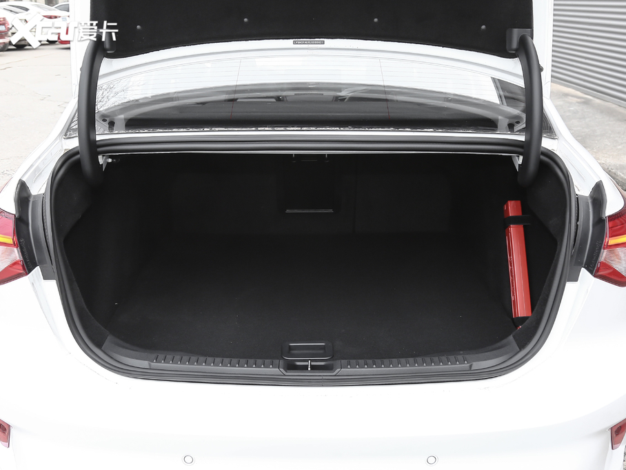 2021˹  EcoBoost 180 ԄST Line