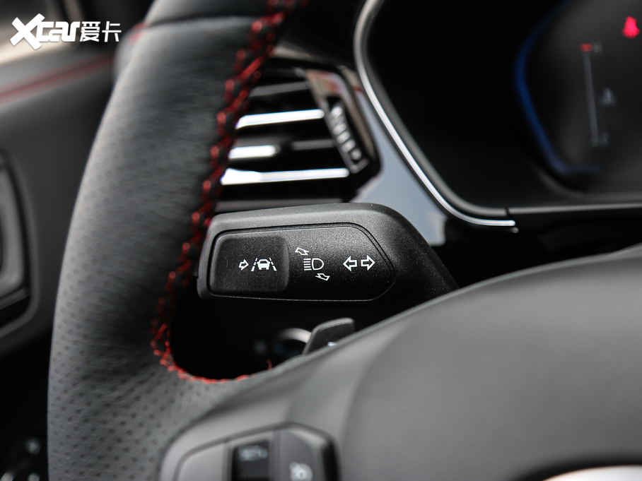 2021˹  EcoBoost 180 ԄST Line