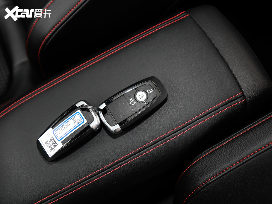 2021˹  EcoBoost 180 ԄST Line