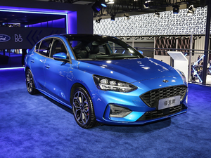 2021 EcoBoost 180 ԄST Line w^