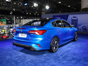 2021 EcoBoost 180 ԄST Line w^