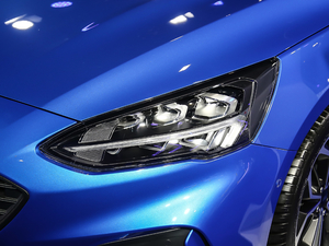 2021 EcoBoost 180 ԄST Line (x)(ji)^