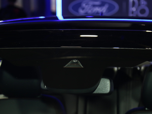 2021 EcoBoost 180 ԄST Line (x)(ji)^