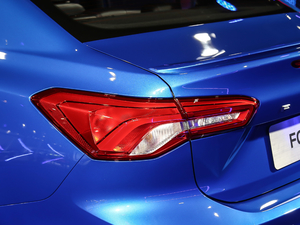 2021 EcoBoost 180 ԄST Line (x)(ji)^