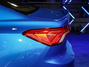 2021 EcoBoost 180 ԄST Line (x)(ji)^