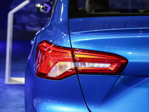 2021 EcoBoost 180 ԄST Line ^