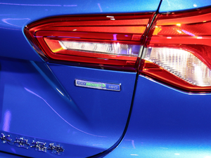 2021 EcoBoost 180 ԄST Line ^