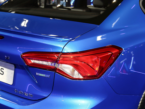 2021 EcoBoost 180 ԄST Line ^