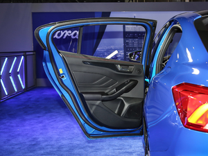 2021 EcoBoost 180 ԄST Line ܇T