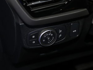 2021 EcoBoost 180 Ԅ(dng)ST Line п؅^(q)