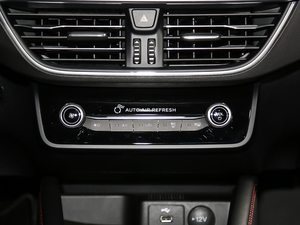 2021 EcoBoost 180 ԄST Line {{