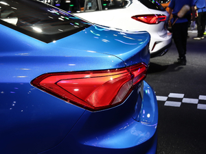 2021 EcoBoost 180 Ԅh ^