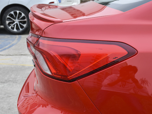 2021 EcoBoost 180 ԄST Line ^