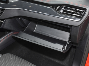 2021 EcoBoost 180 ԄST Line 