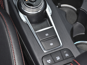 2021 EcoBoost 180 ԄST Line v܇Ƅ