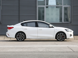 2021 EcoBoost 180 ԄST Line w^