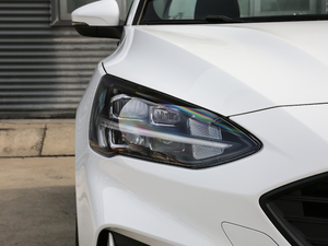 2021 EcoBoost 180 ԄST Line ^