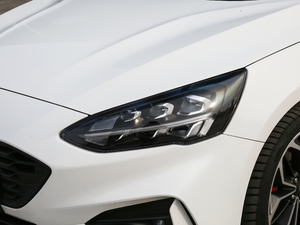 2021 EcoBoost 180 ԄST Line ^