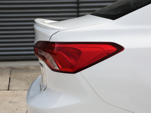 2021 EcoBoost 180 ԄST Line ^