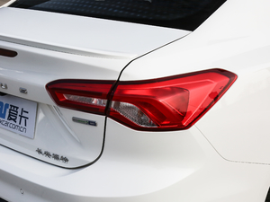 2021 EcoBoost 180 ԄST Line ^