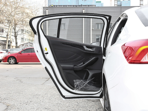 2021 EcoBoost 180 ԄST Line ܇T