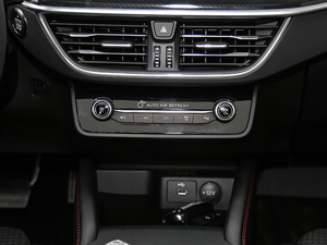 2021 EcoBoost 180 ԄST Line {{