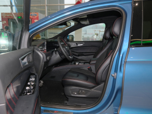 2021款PLUS EcoBoost 245 四驱ST-Line 7座  前排空间