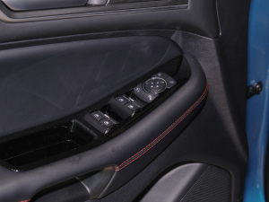 2021款PLUS EcoBoost 245 四驱ST-Line 7座  主驾车窗控制区	