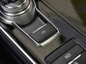 2021款PLUS EcoBoost 245 两驱铂锐型 5座 驻车制动器