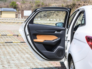 2021款1.5L 自动荣耀版 左后车门