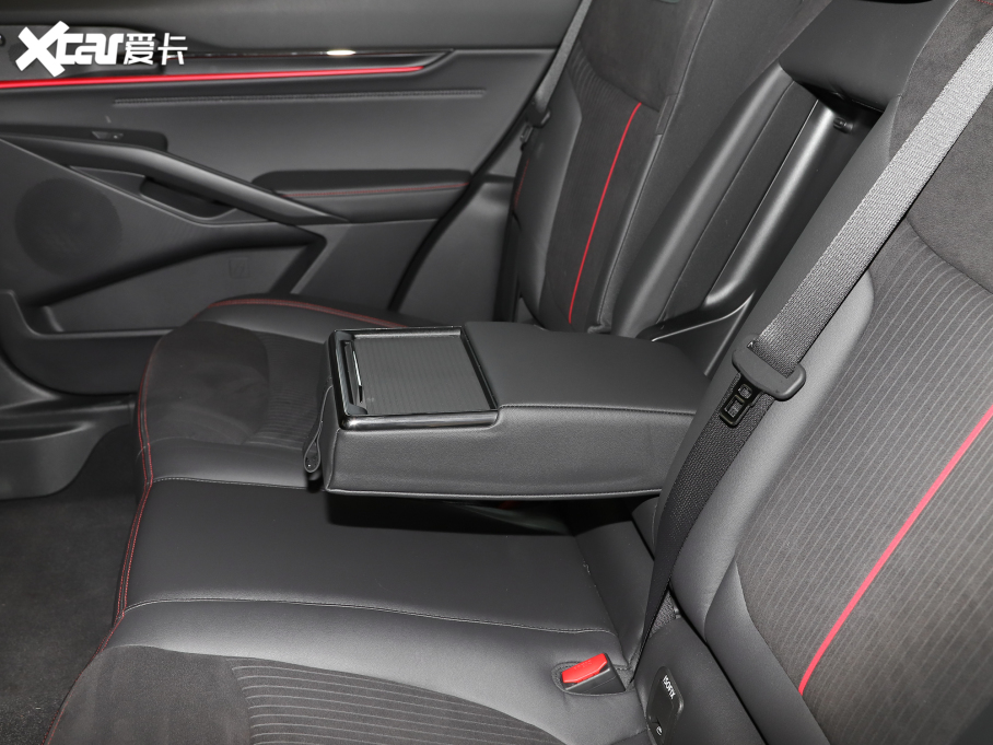 2022��EVOS EcoBoost 245 �\�Ӱ�