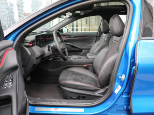 2022款EcoBoost 245 ST-Line 前排空间