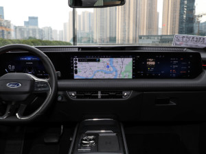 2022款EcoBoost 245 ST-Line 中控台