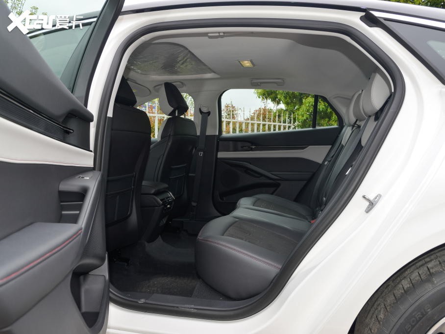 2022ɵϚW EcoBoost 245 A