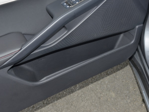 2022款改款 EcoBoost 245 豪华型  前门储物空间