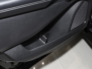 2022款PLUS EcoBoost 245 四驱铂锐型 7座 后门储物空间