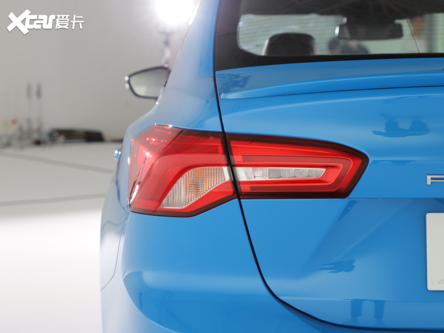 2022˹  EcoBoost 180 ԄST Line